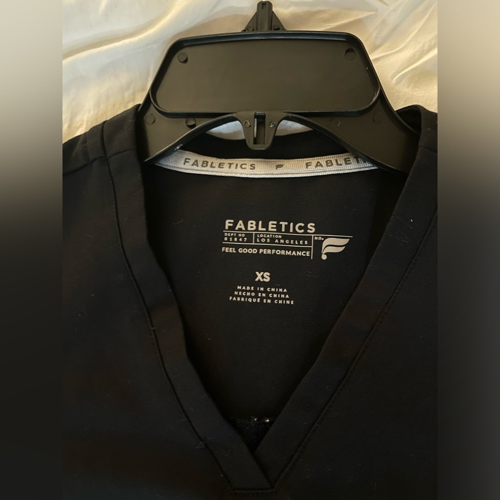SET fabletics black scrubs